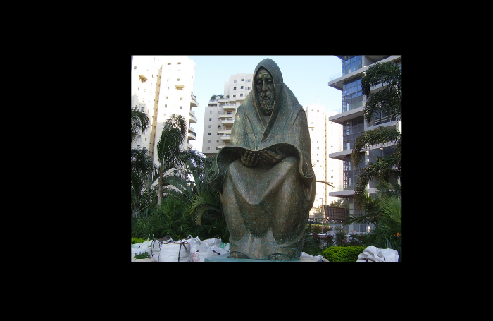  Monument "Prayer" in Ramat Gan in memory of the Jews who were killed in Iraq in the Pogrom "Farhud" (1941) and in the 1960s (Wikipedia)