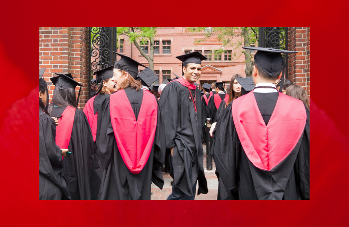 Harvard Class of 2015 graduates in Harvard Yard.jpg - 
(Wikimedia Commons )