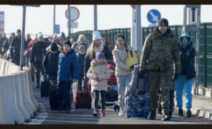 :Ukrainian refugees from 2022, crossing into Poland.jpg - Wikimedia Commons