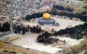 Aerial views of the Temple Mount and parts of the Old City of Jerusalem (2007)-wikipedia