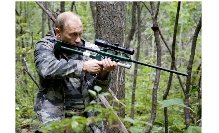 :Vladimir Putin Amur tiger August 2008-1.jpg - Wikimedia Commons