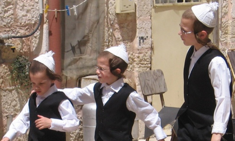 File:Jewish Orthodox dress code10.jpg - Wikimedia Commons
Wikimedia Commons
Jewish Orthodox dress code10.jpg - Wikimedia Commons