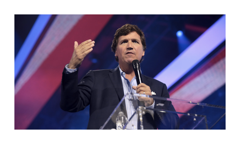 Tucker Carlson speaking with attendees at the 2022 AmericaFest at the Phoenix Convention Center in Phoenix, Arizona.-  Credit : Gage Skidmore Flickr
