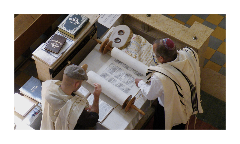 File:ReadingOfTheTorah.jpg - Wikimedia Commons
